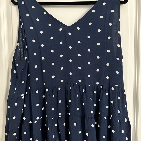 LOFT Tops - ❤️❤️ 4 for 25$ ❤️❤️ Loft Size Large navy and White Peplum Tank